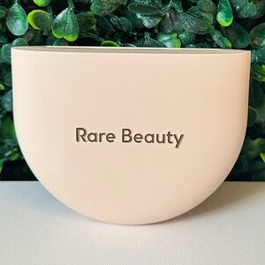 Rare beauty True To Myself Tinted Pressed Finishing Powder
Almond- New